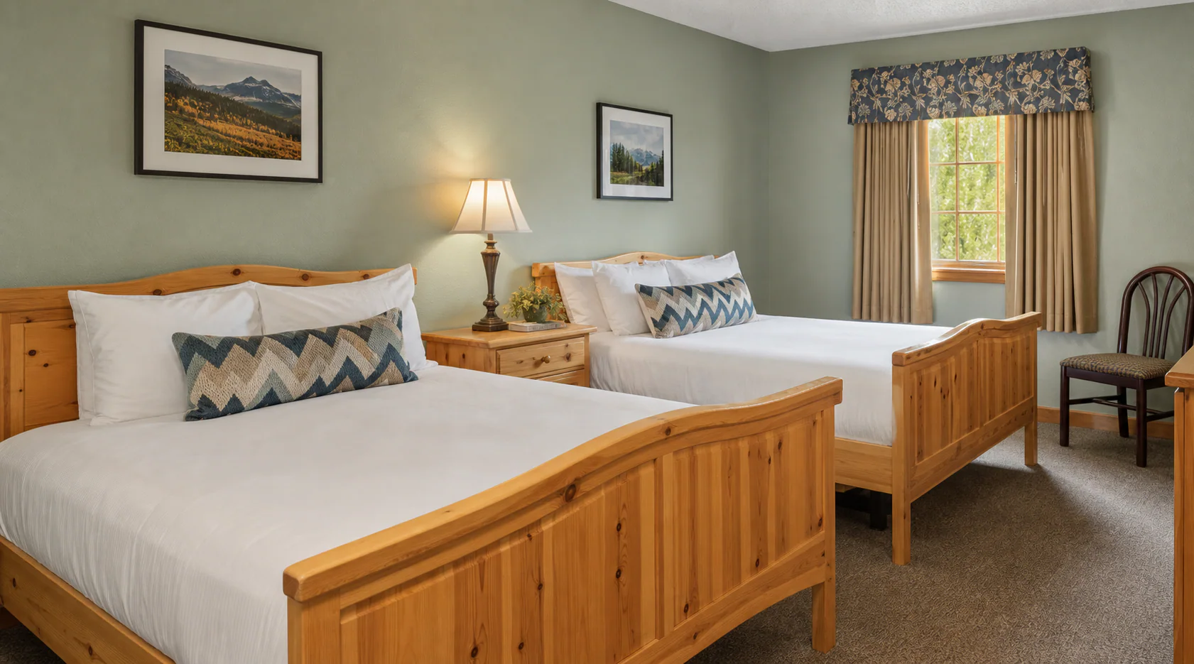 Warm queen room preview